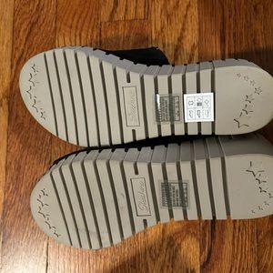 Sketchers luxe foam urban escape, black slip on wedges size 9